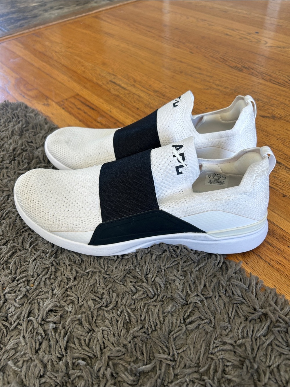 APL Men's Techloom Bliss White Slip-On Sneakers with Black Elastic Strap Sz 9.5